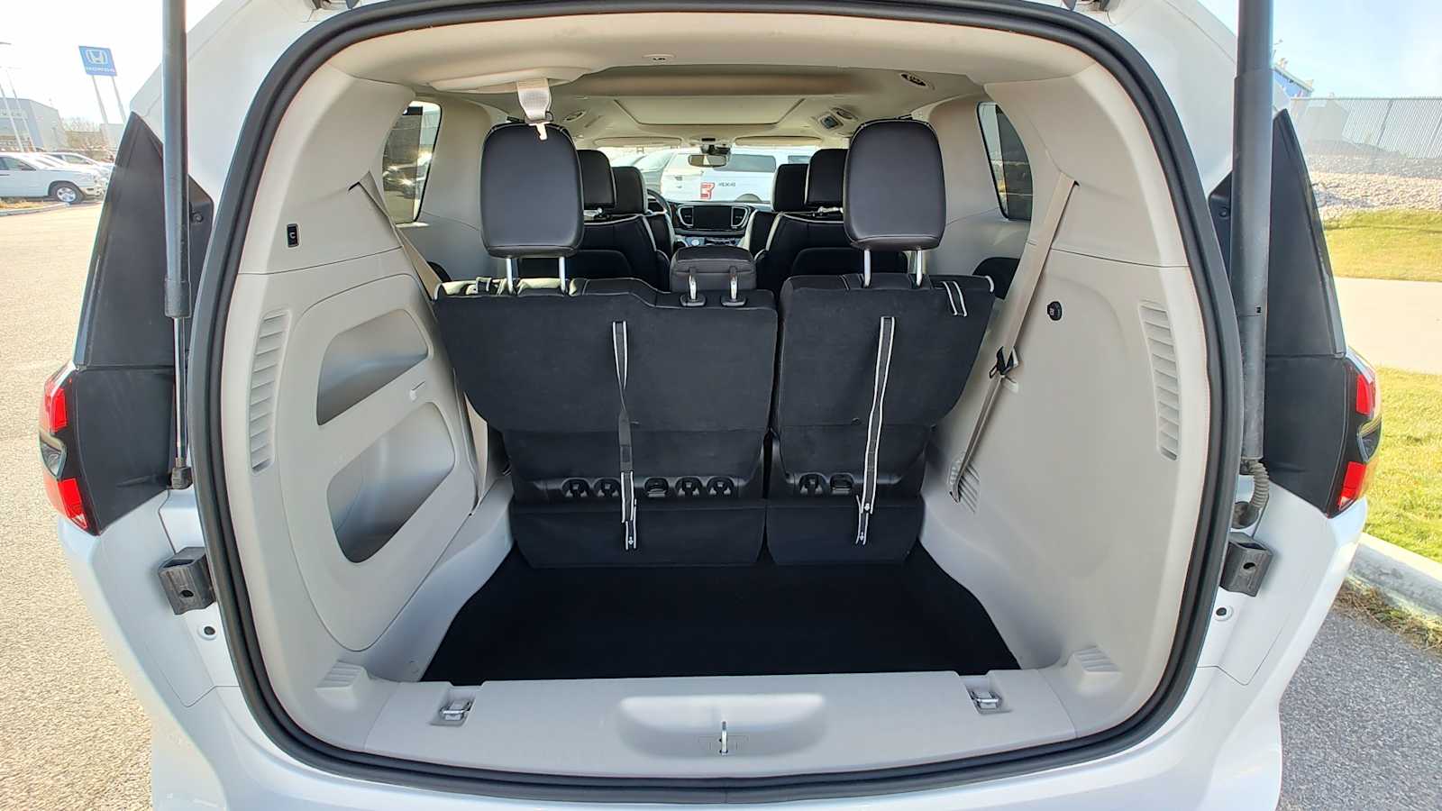 Thumbnail: 2024 Chrysler Pacifica - 19