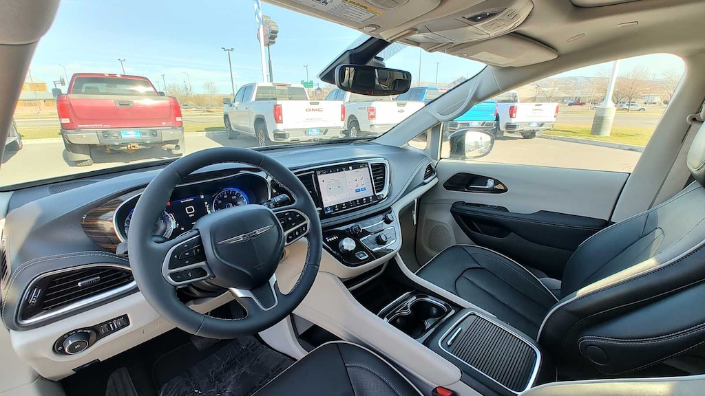 Used 2024 Chrysler Pacifica Limited Van Passenger Van