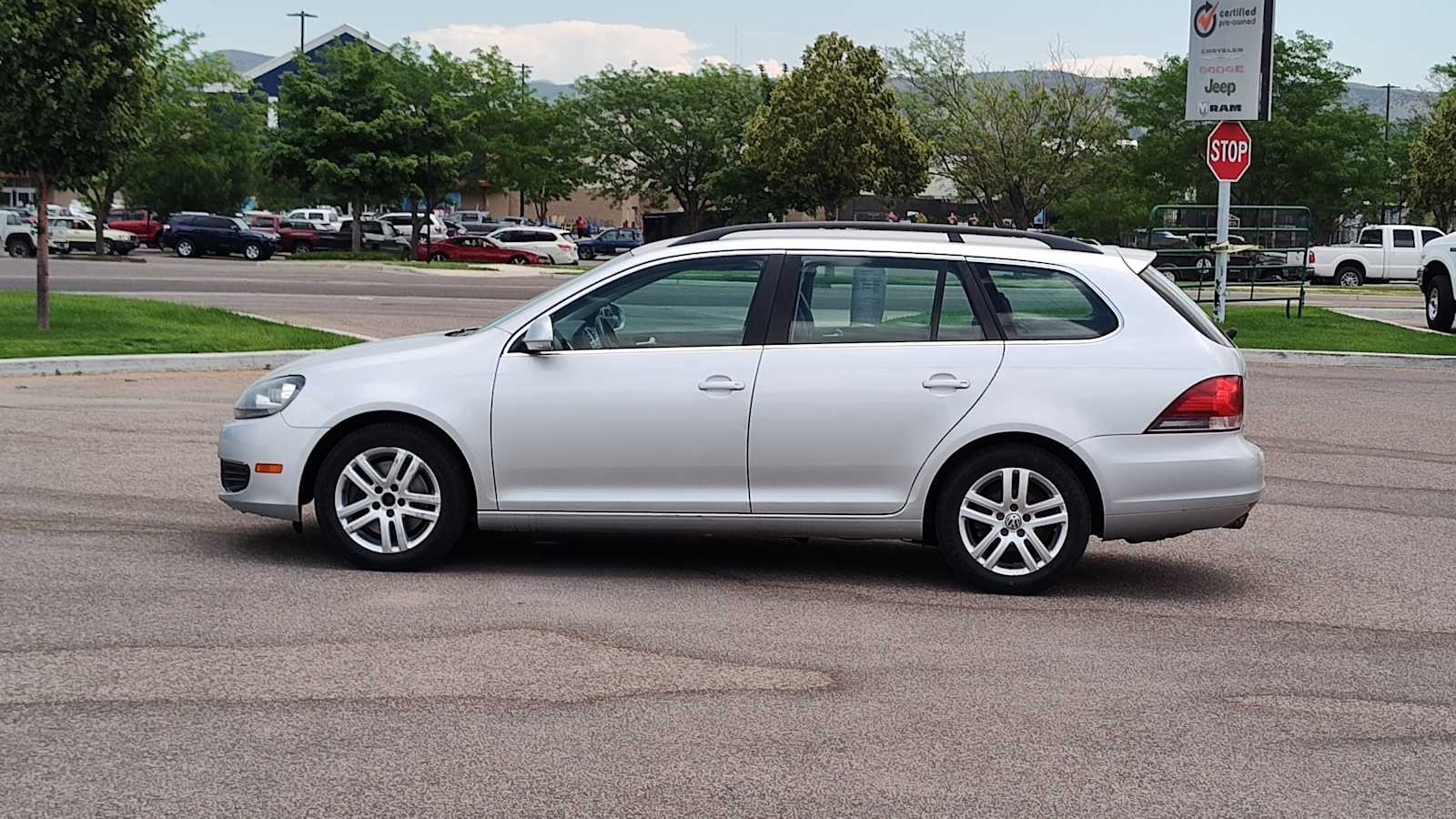 Thumbnail: 2011 Volkswagen Jetta - 3