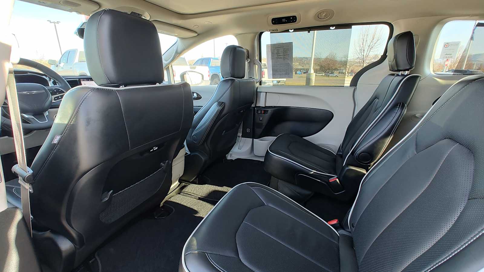 Thumbnail: 2024 Chrysler Pacifica - 12