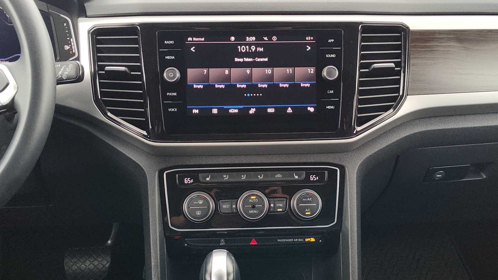 Thumbnail: 2023 Volkswagen Atlas - 16