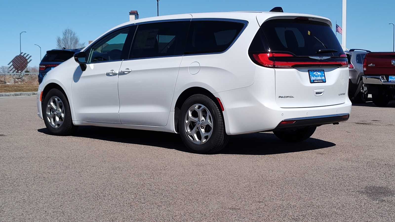 Thumbnail: 2024 Chrysler Pacifica - 4