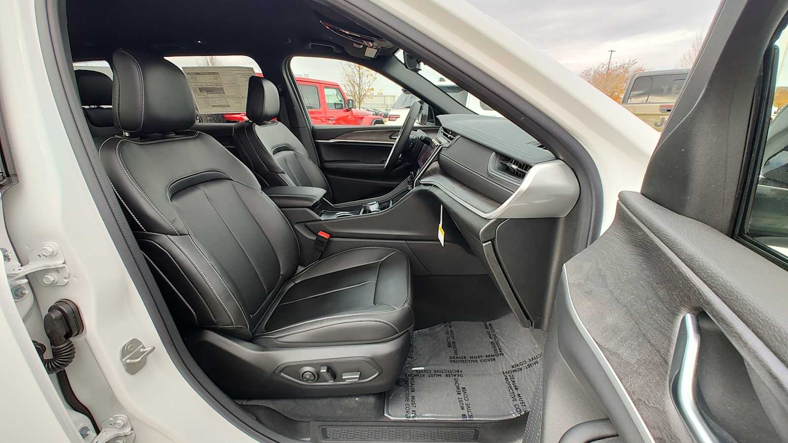 Thumbnail: 2025 Jeep Grand Cherokee - 14