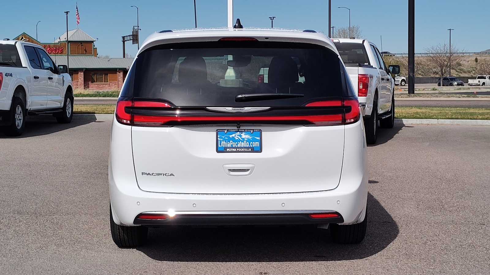 Thumbnail: 2026 Chrysler Pacifica - 5