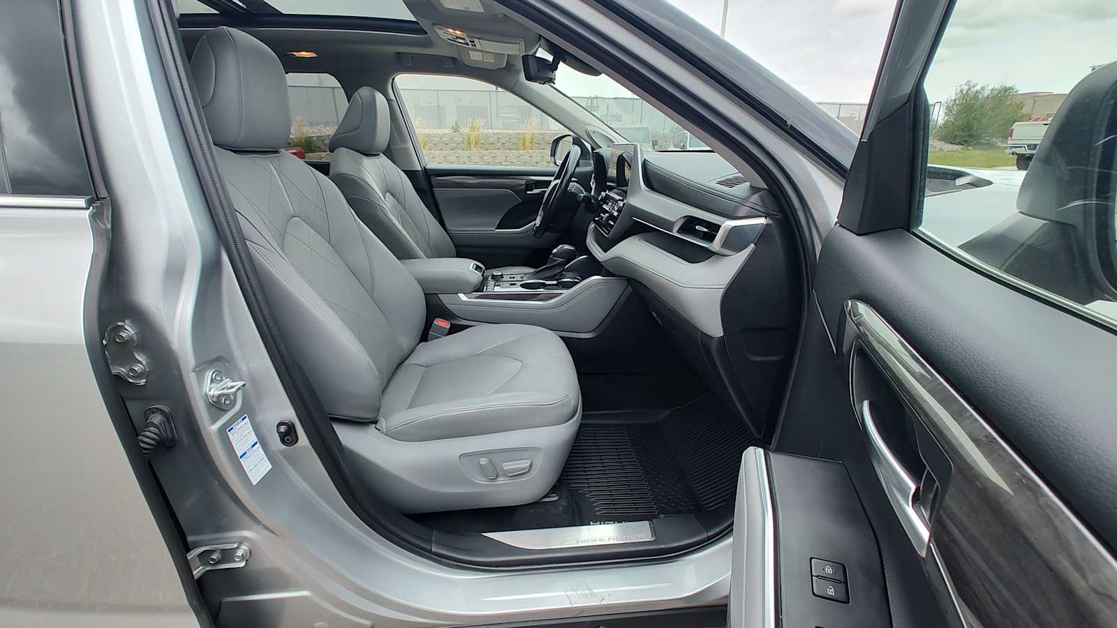 Thumbnail: 2021 Toyota Highlander - 14