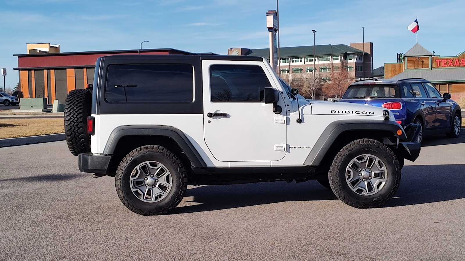 Thumbnail: 2016 Jeep Wrangler - 23