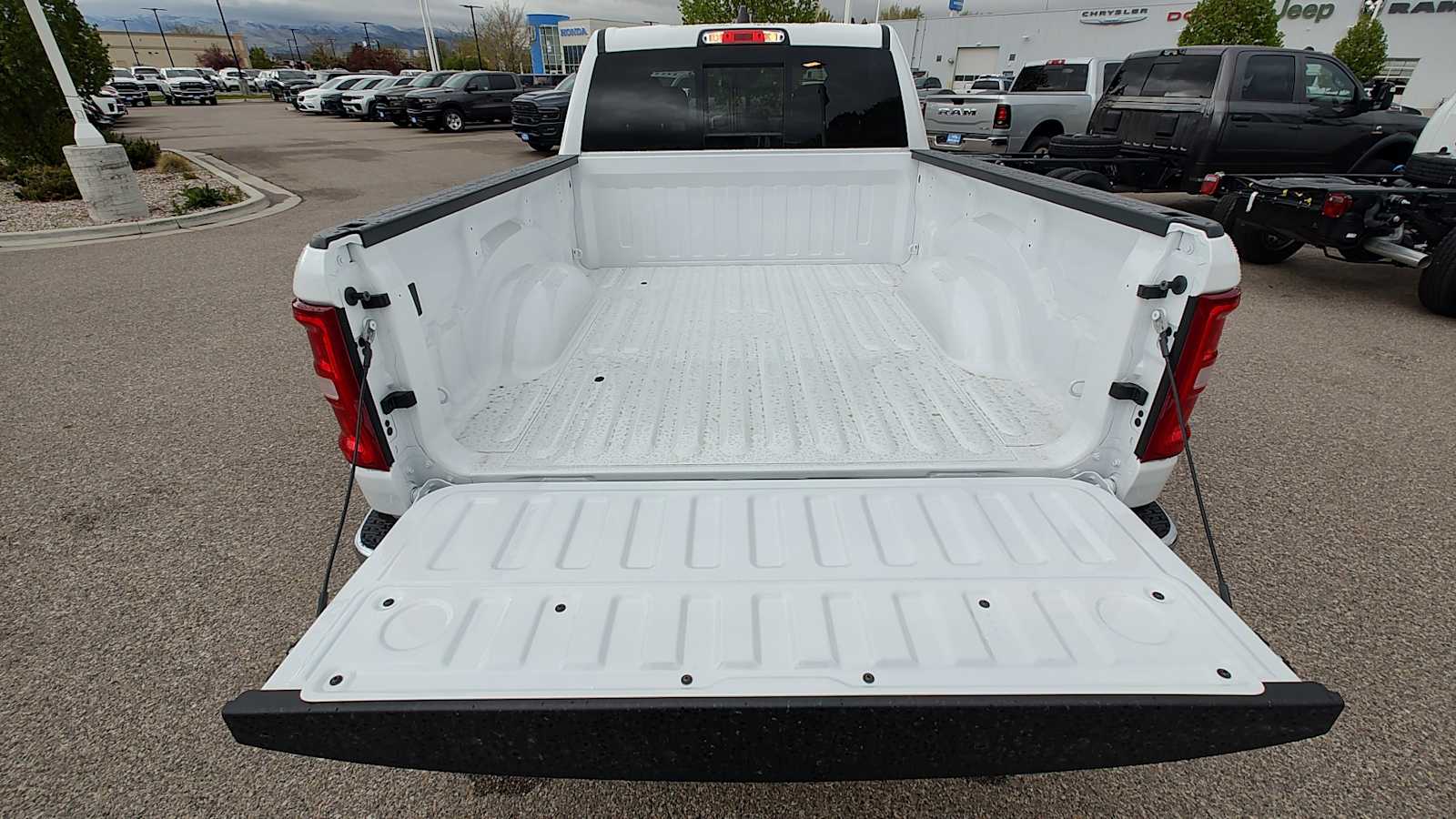 Thumbnail: 2026 RAM 1500 - 19