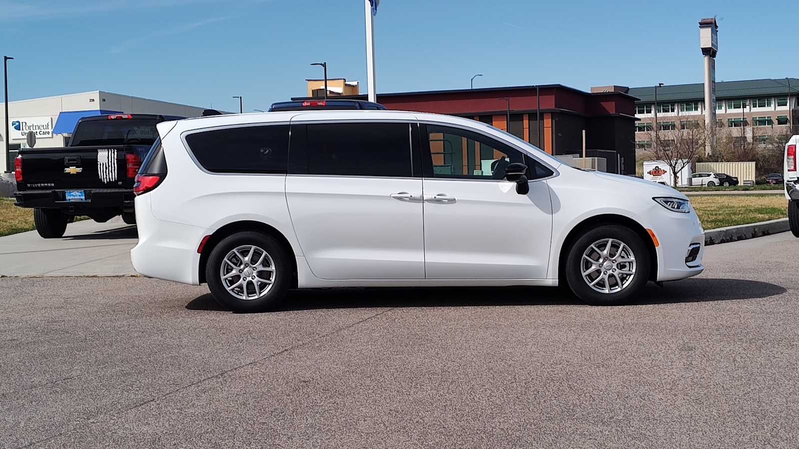 Thumbnail: 2026 Chrysler Pacifica - 24