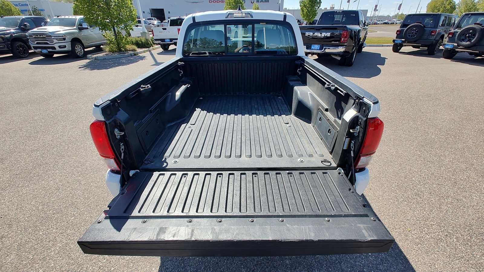Thumbnail: 2018 Toyota Tacoma - 19