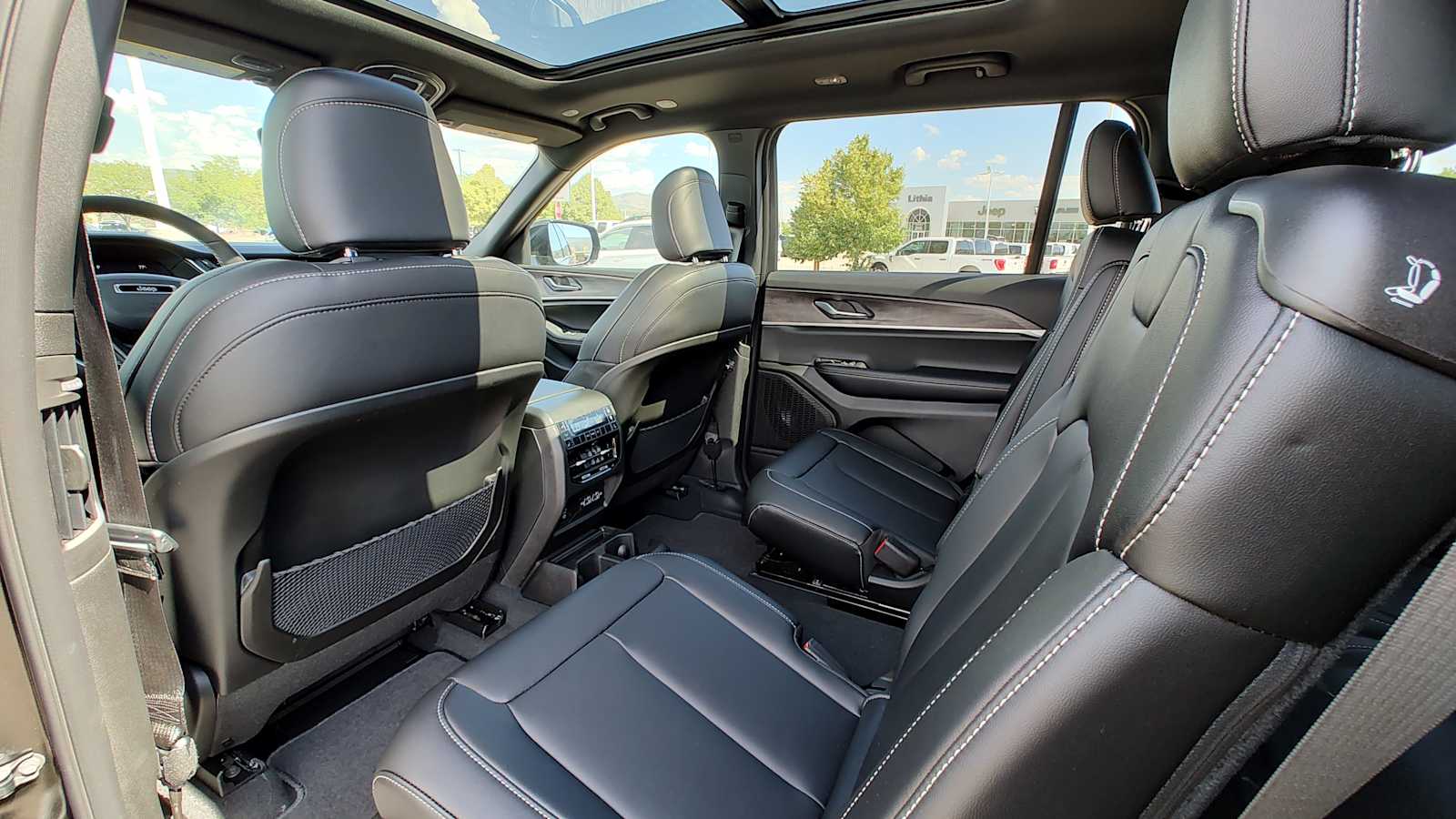 Thumbnail: 2025 Jeep Grand Cherokee - 12