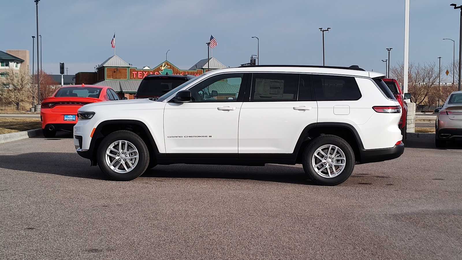Thumbnail: 2025 Jeep Grand Cherokee - 3