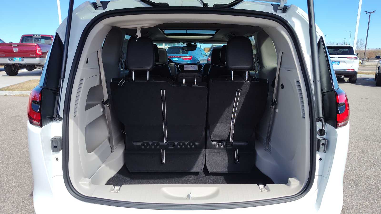 Thumbnail: 2024 Chrysler Pacifica - 19