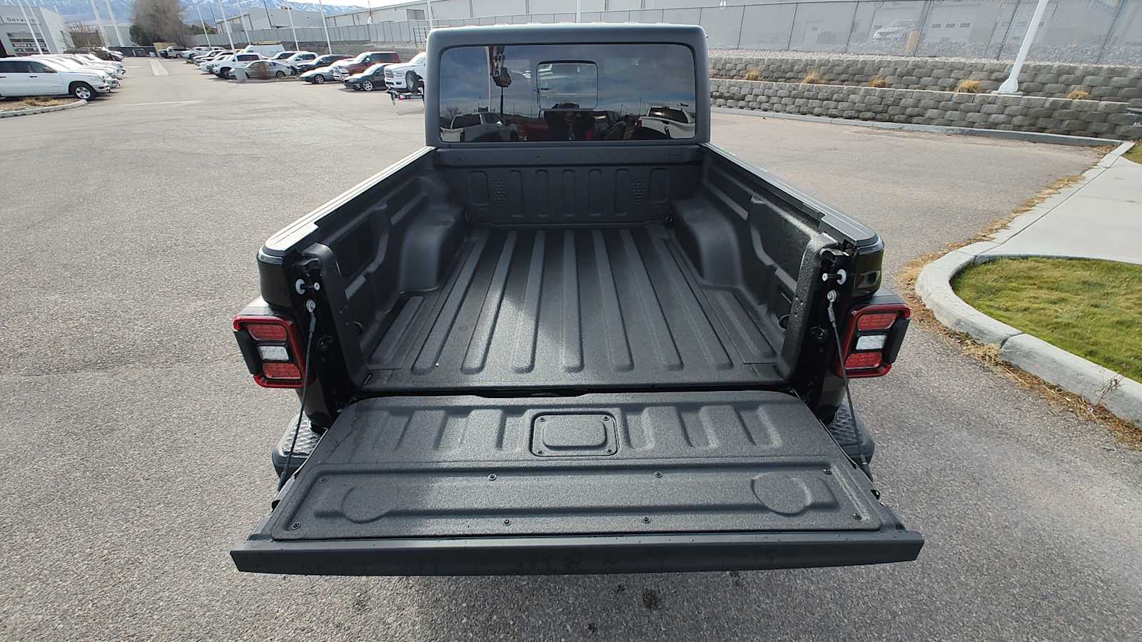 Thumbnail: 2026 Jeep Gladiator - 19