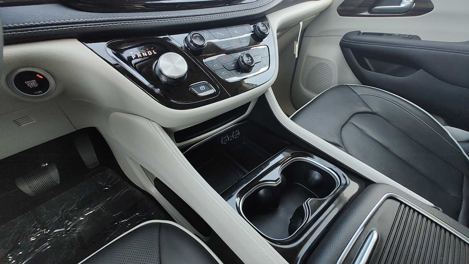 Thumbnail: 2024 Chrysler Pacifica - 17