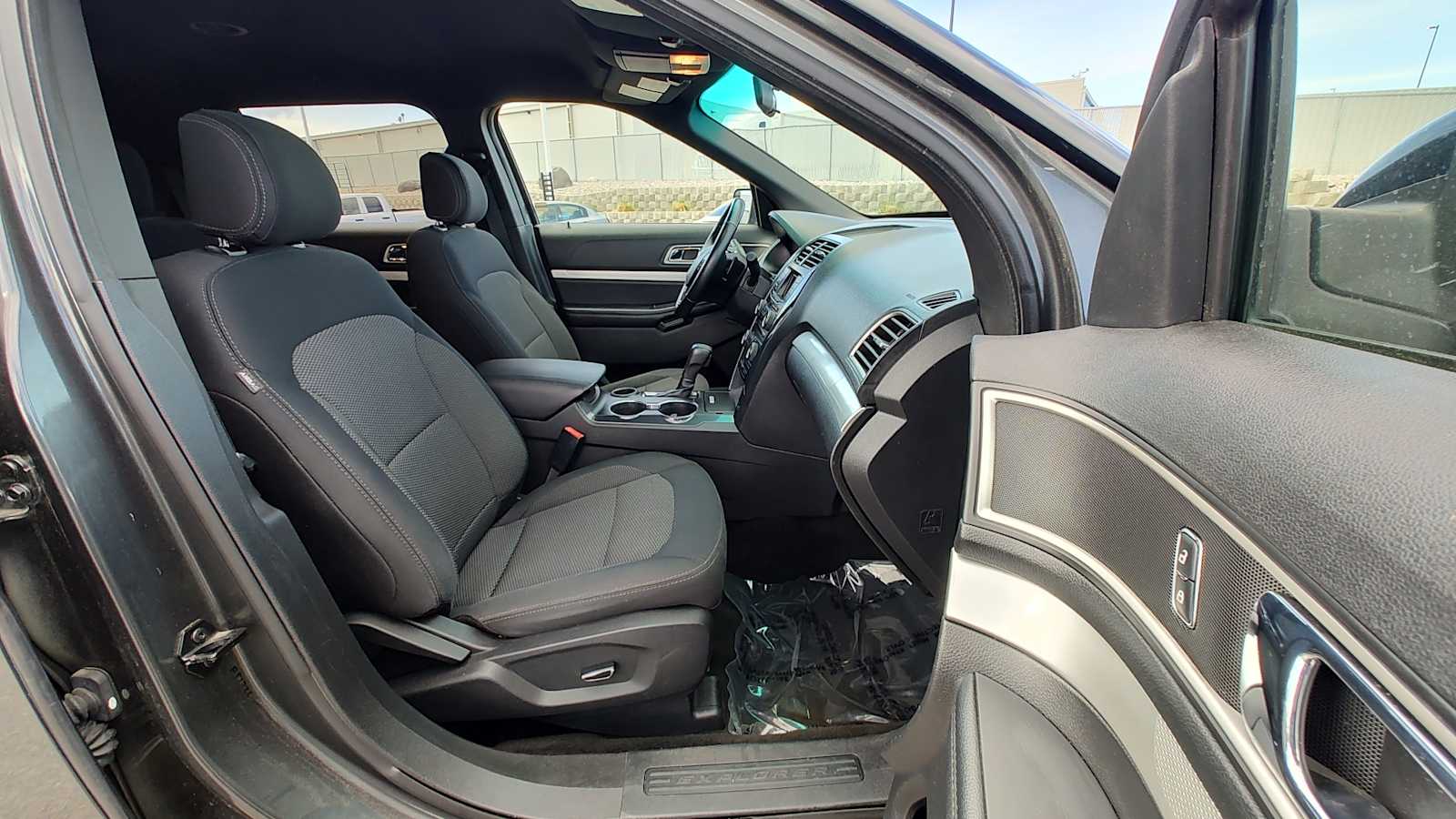 Thumbnail: 2017 Ford Explorer - 14