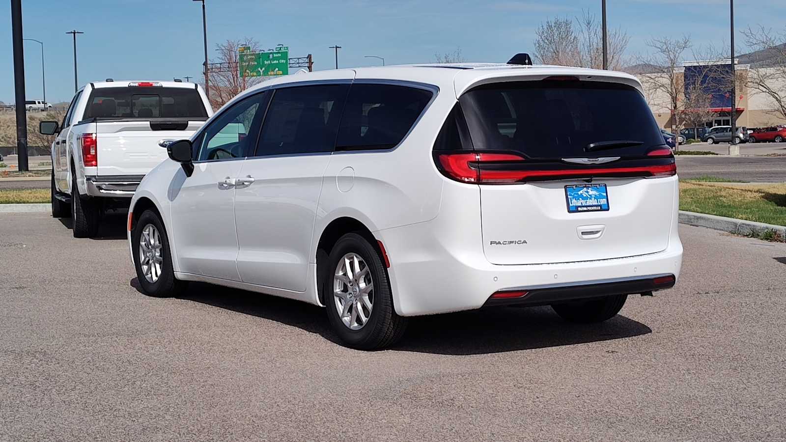 Thumbnail: 2026 Chrysler Pacifica - 4