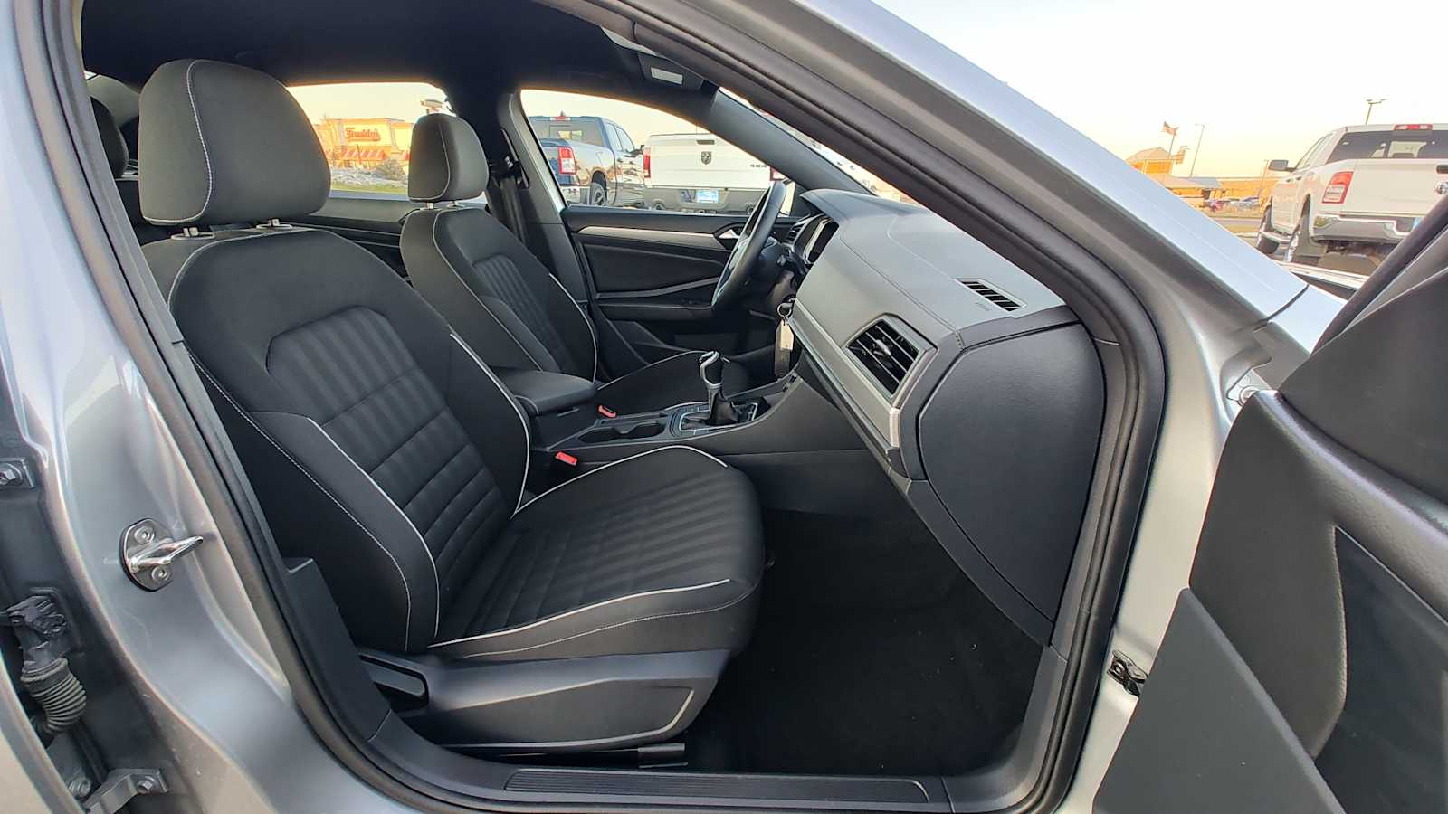 Thumbnail: 2024 Volkswagen Jetta - 14