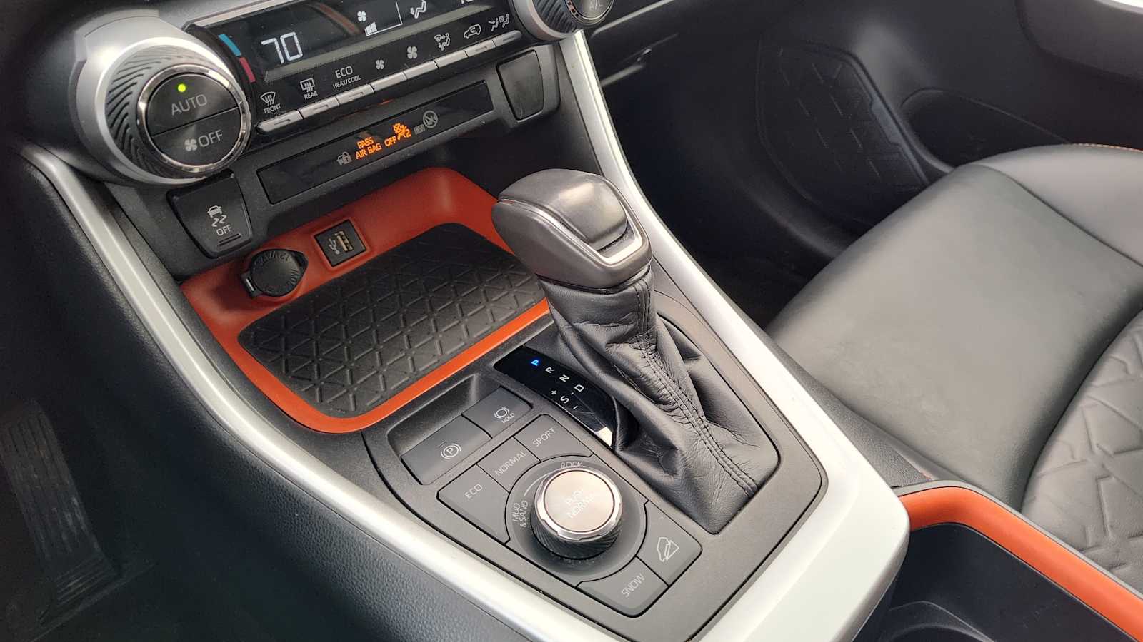 Thumbnail: 2023 Toyota RAV4 - 17