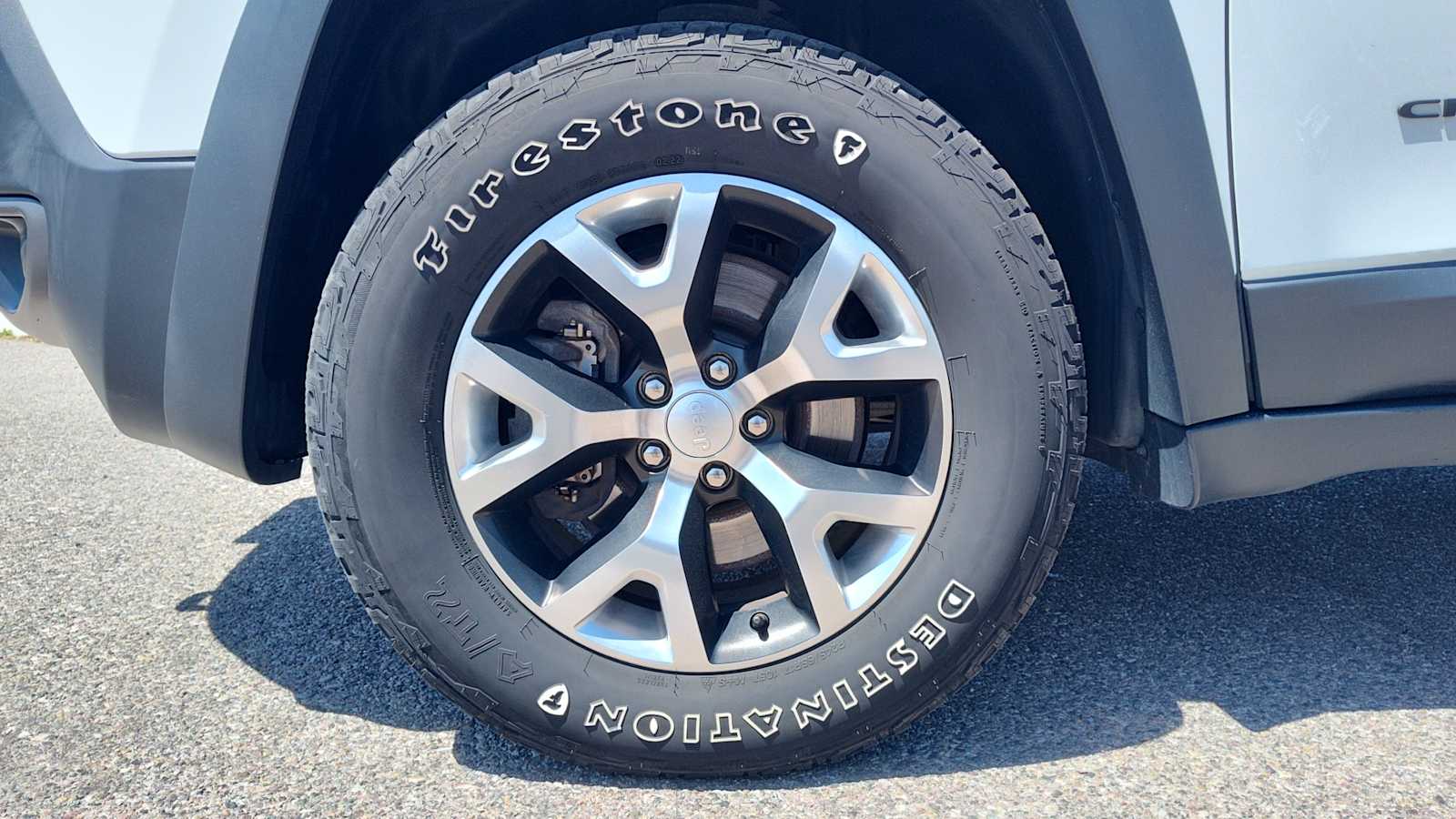 Thumbnail: 2017 Jeep Cherokee - 8