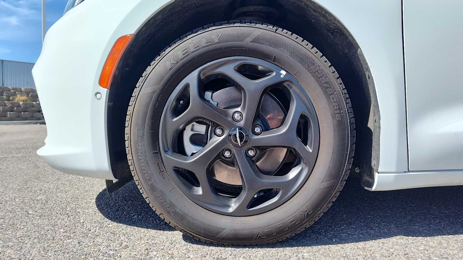 Thumbnail: 2024 Chrysler Pacifica - 8