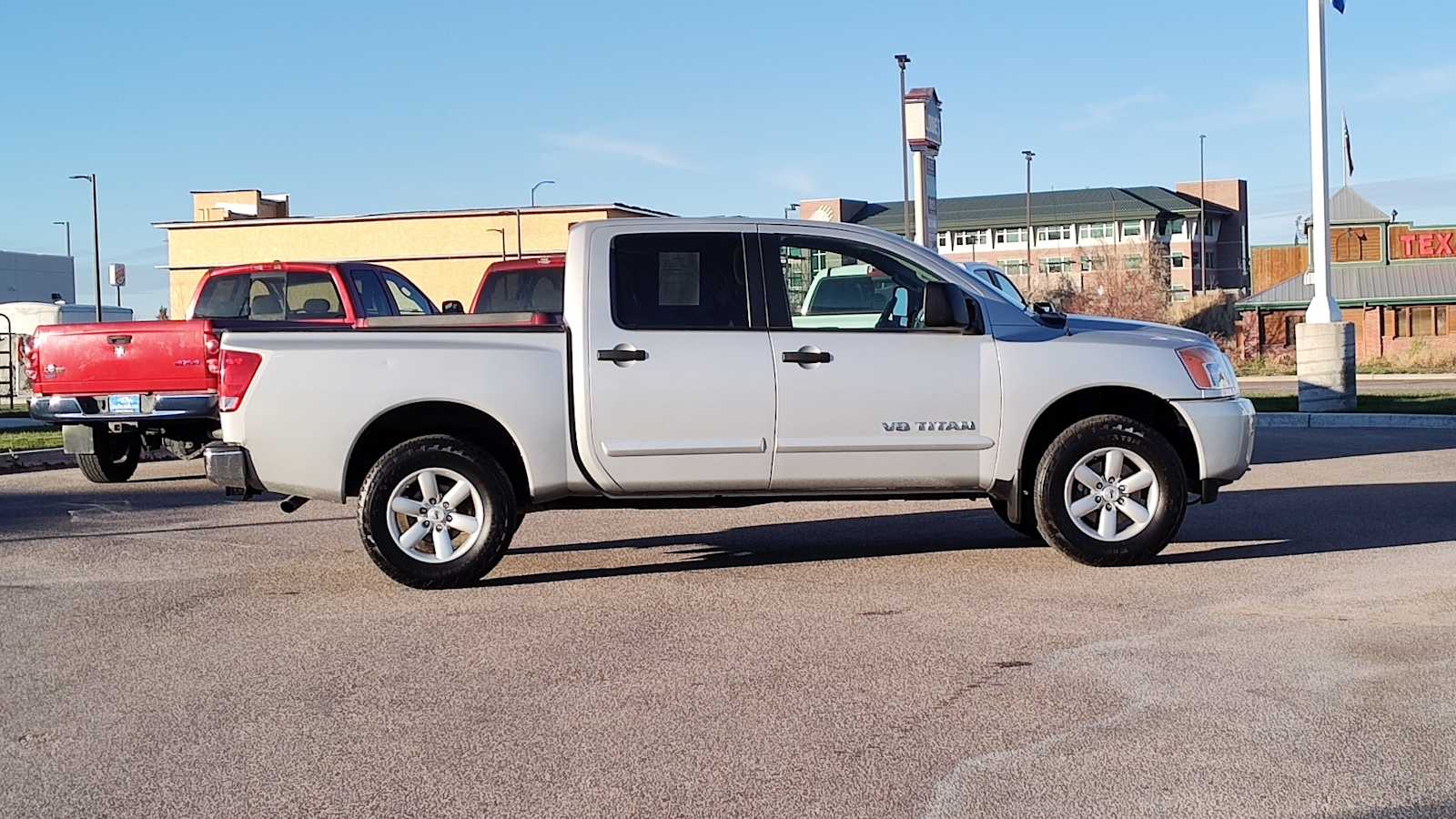 Thumbnail: 2015 Nissan Titan - 25
