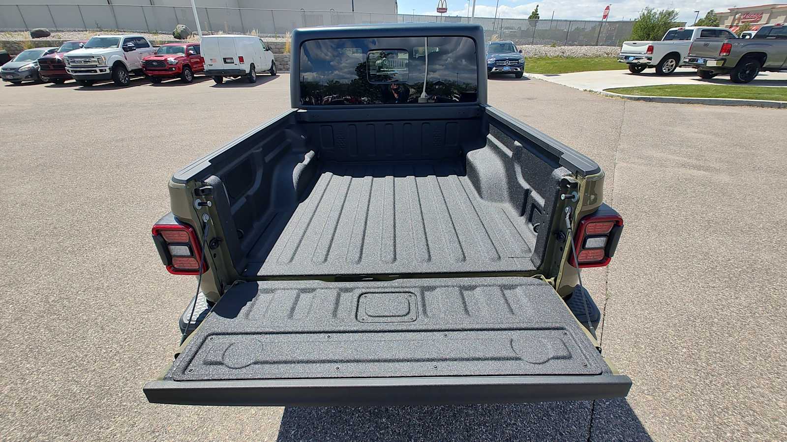 Thumbnail: 2025 Jeep Gladiator - 19