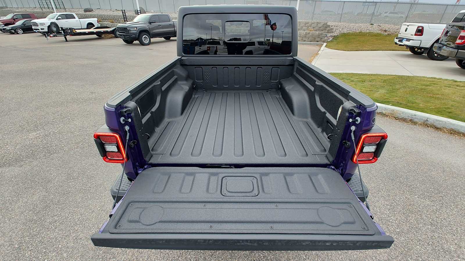 Thumbnail: 2026 Jeep Gladiator - 19