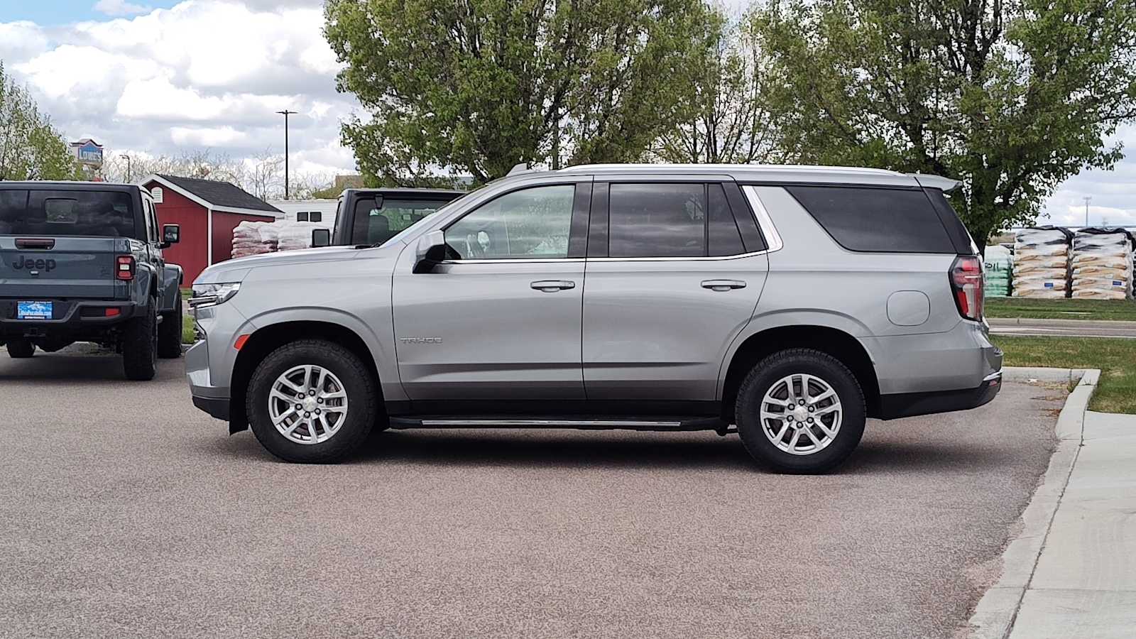 Thumbnail: 2023 Chevrolet Tahoe - 3