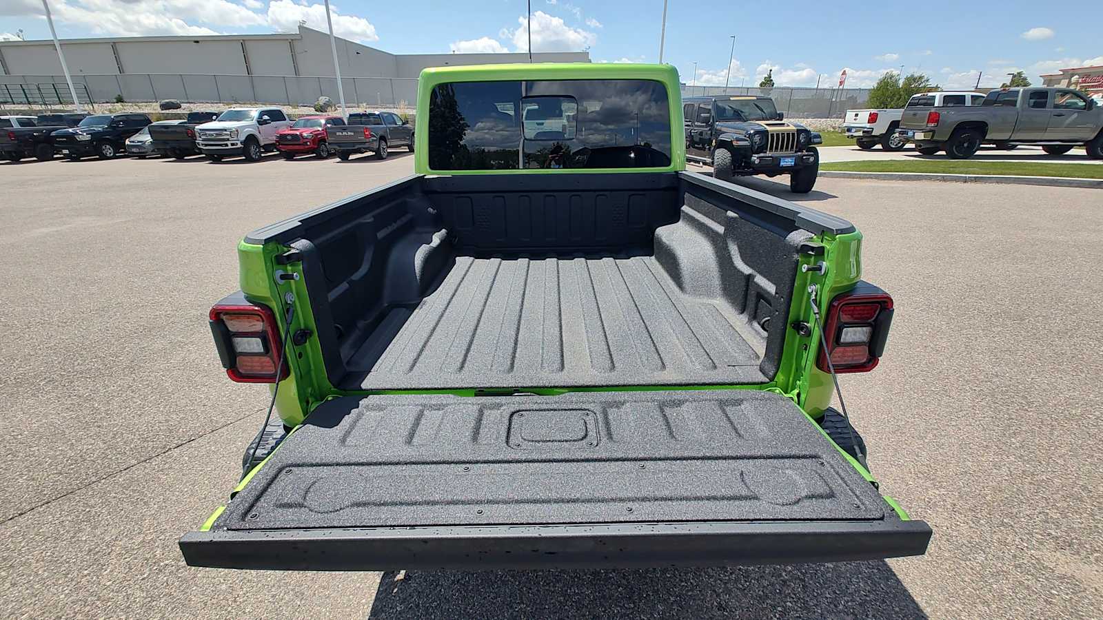 Thumbnail: 2025 Jeep Gladiator - 19