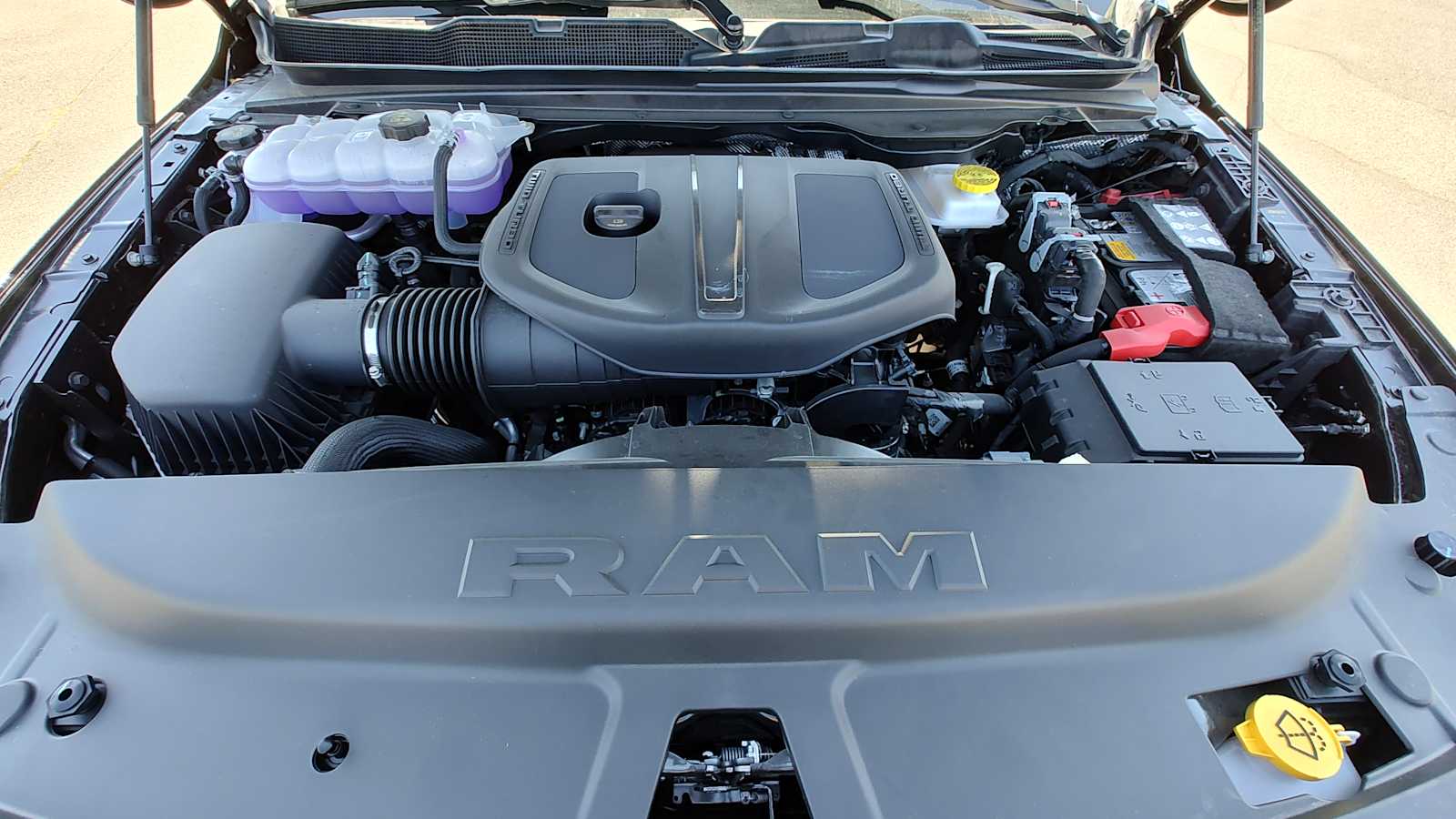Thumbnail: 2025 RAM 1500 - 9