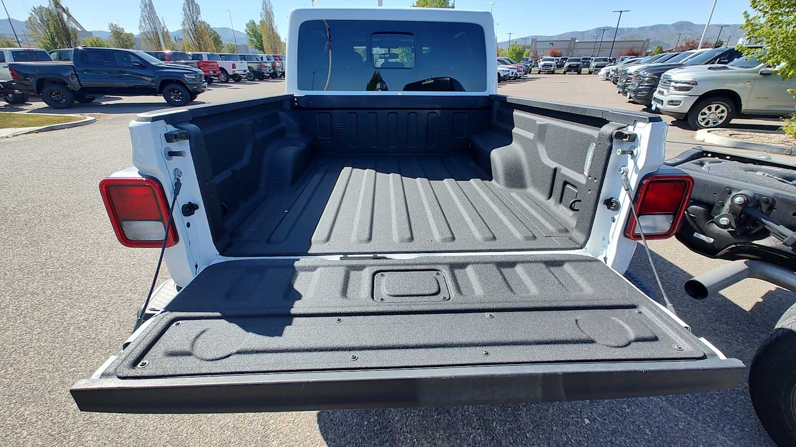 Thumbnail: 2024 Jeep Gladiator - 19
