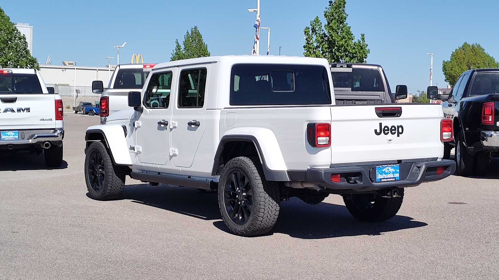 Thumbnail: 2024 Jeep Gladiator - 4