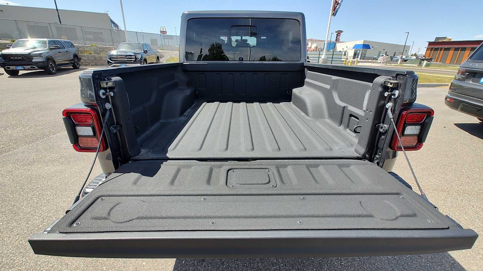Thumbnail: 2023 Jeep Gladiator - 19