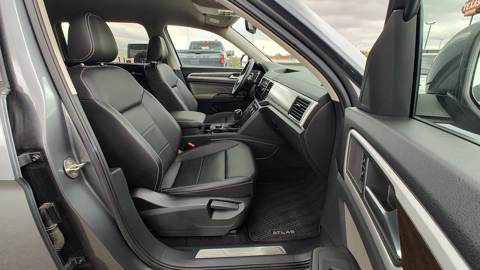 Thumbnail: 2023 Volkswagen Atlas - 14