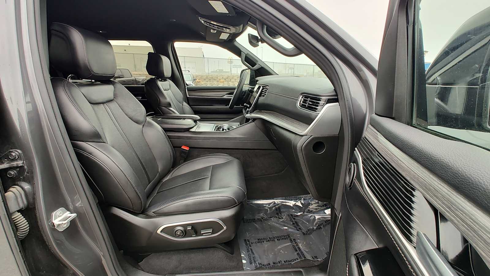 Thumbnail: 2024 Jeep Wagoneer - 14