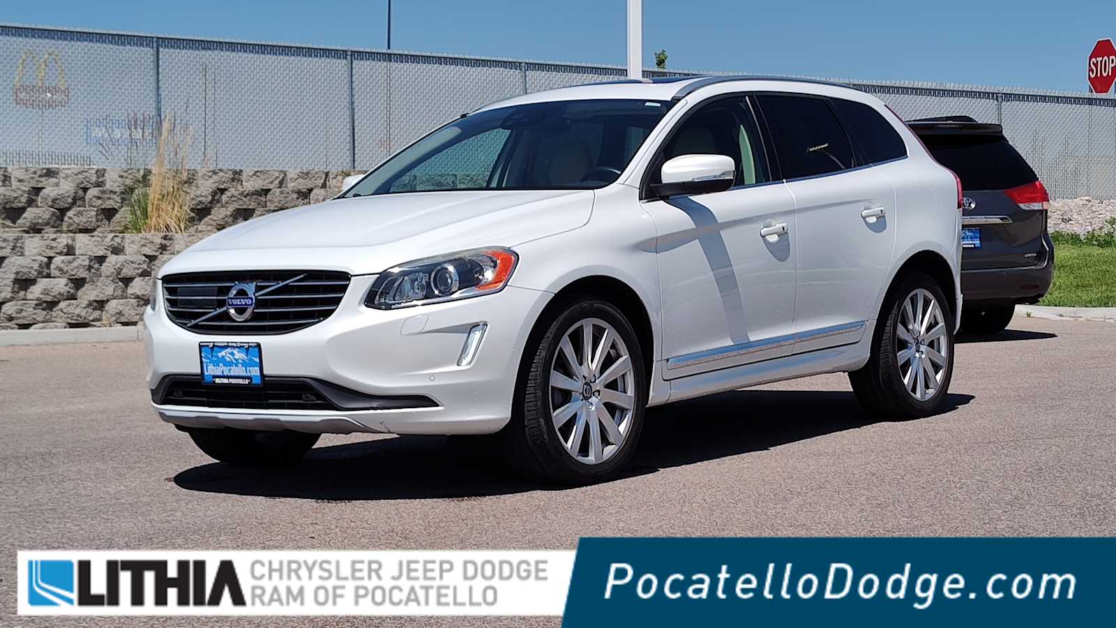 2017 Volvo XC60 T6 Inscription Hero Image