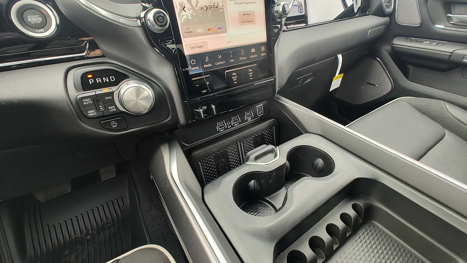 Thumbnail: 2025 RAM 1500 - 17