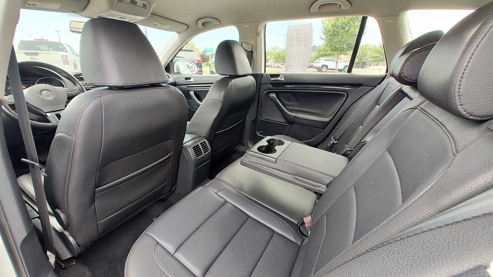 Thumbnail: 2011 Volkswagen Jetta - 12