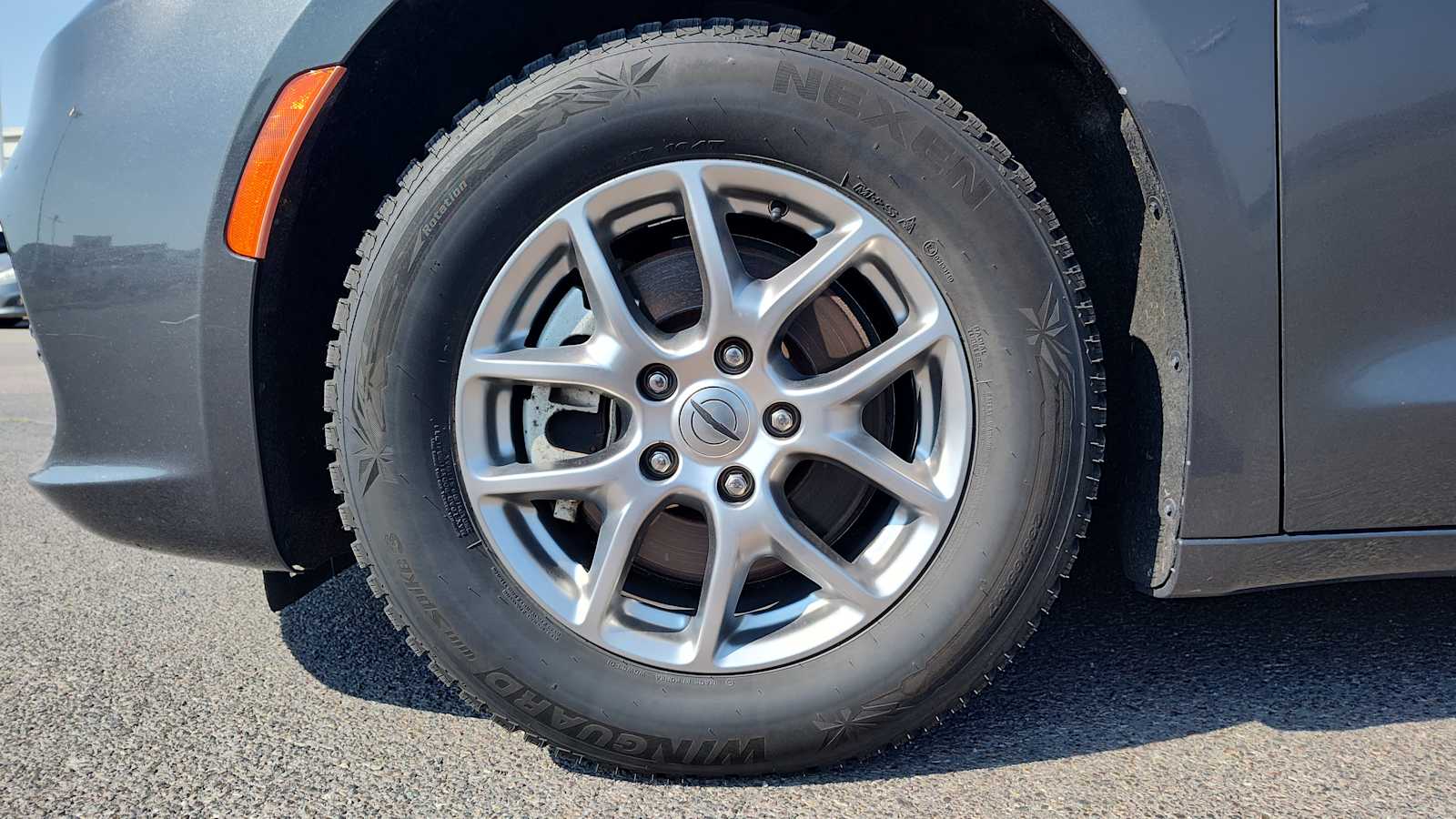 Thumbnail: 2021 Chrysler Pacifica - 3