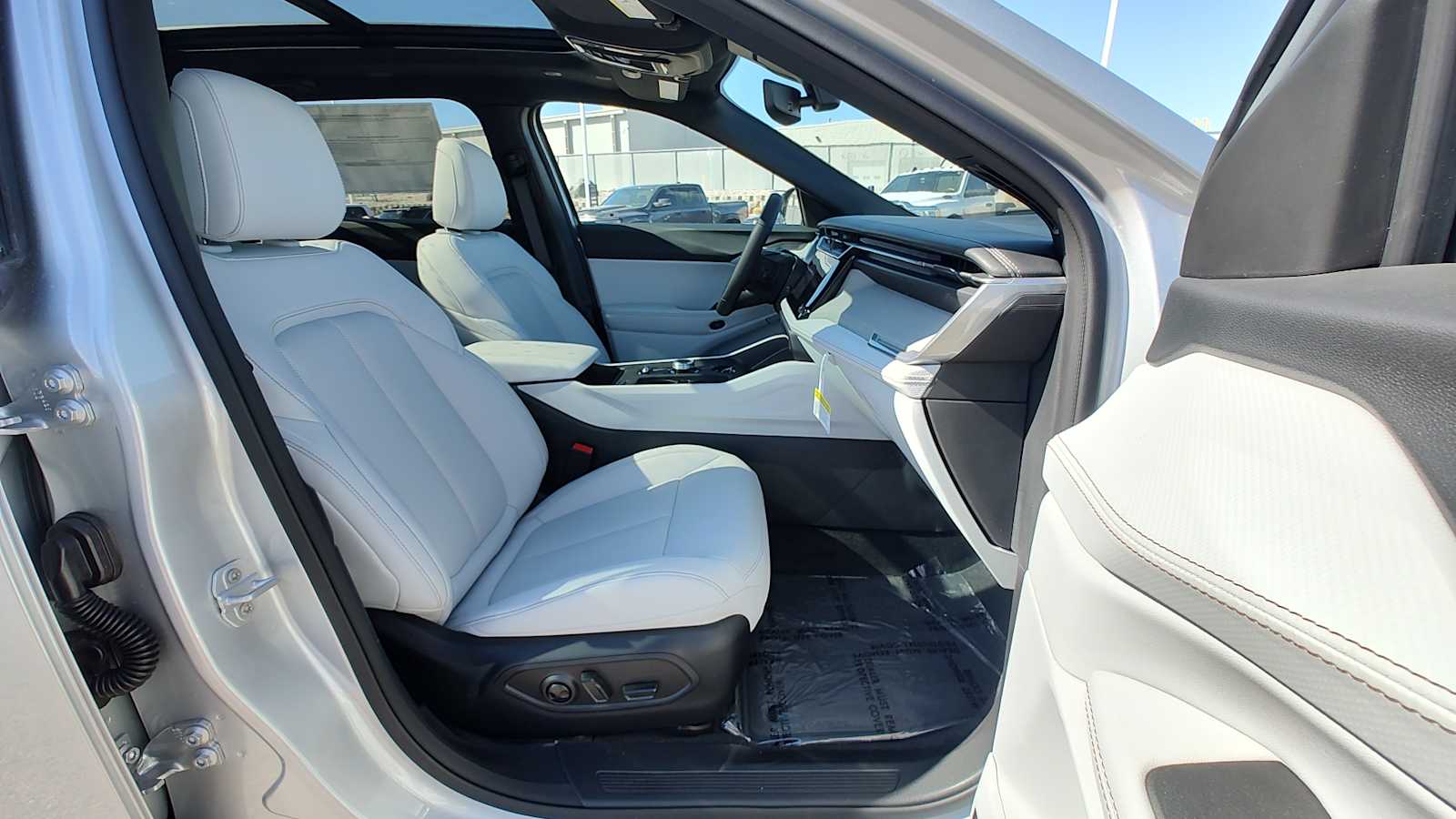 Thumbnail: 2026 Jeep Cherokee - 14