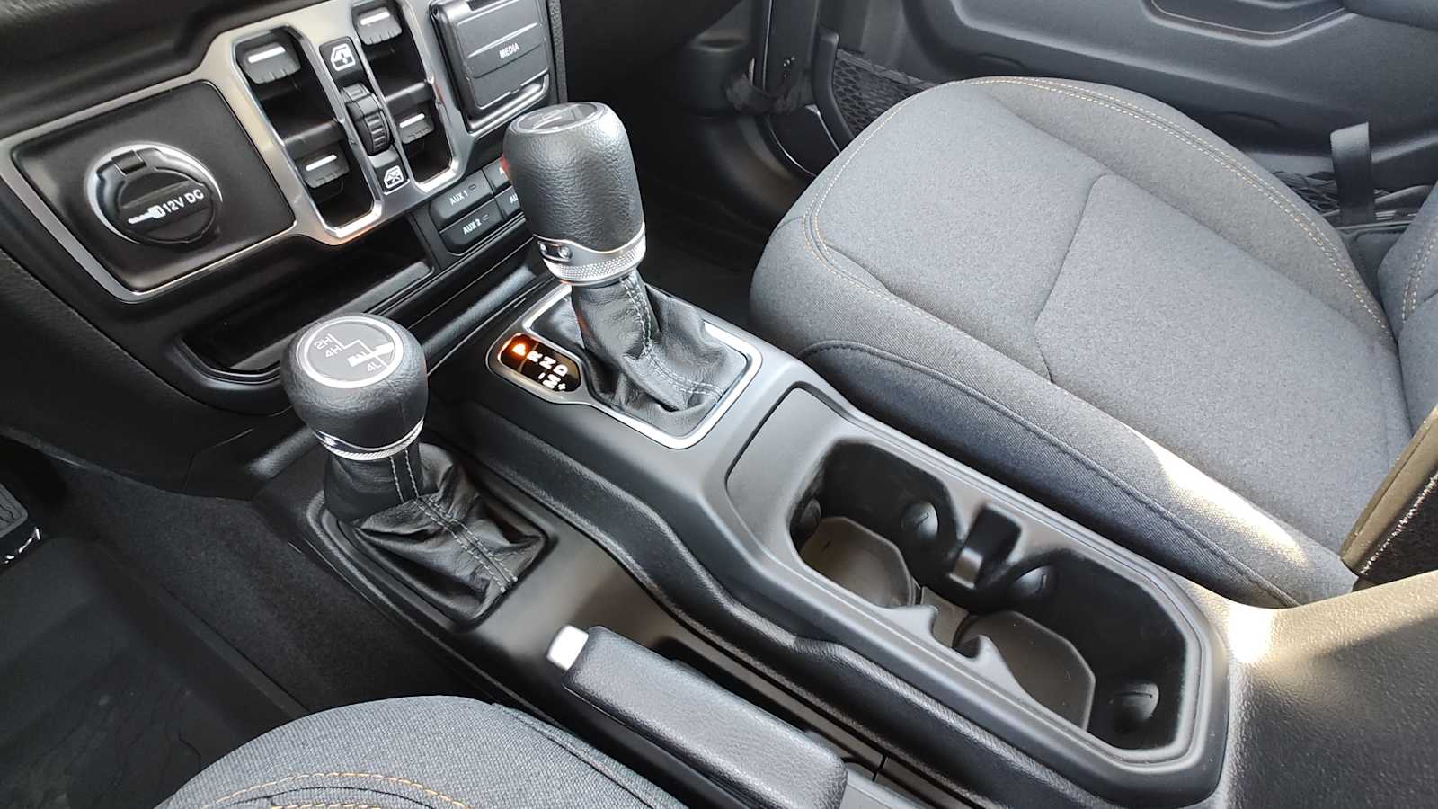 Thumbnail: 2025 Jeep Gladiator - 17