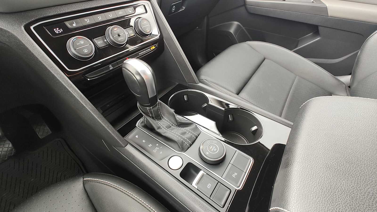 Thumbnail: 2023 Volkswagen Atlas - 17