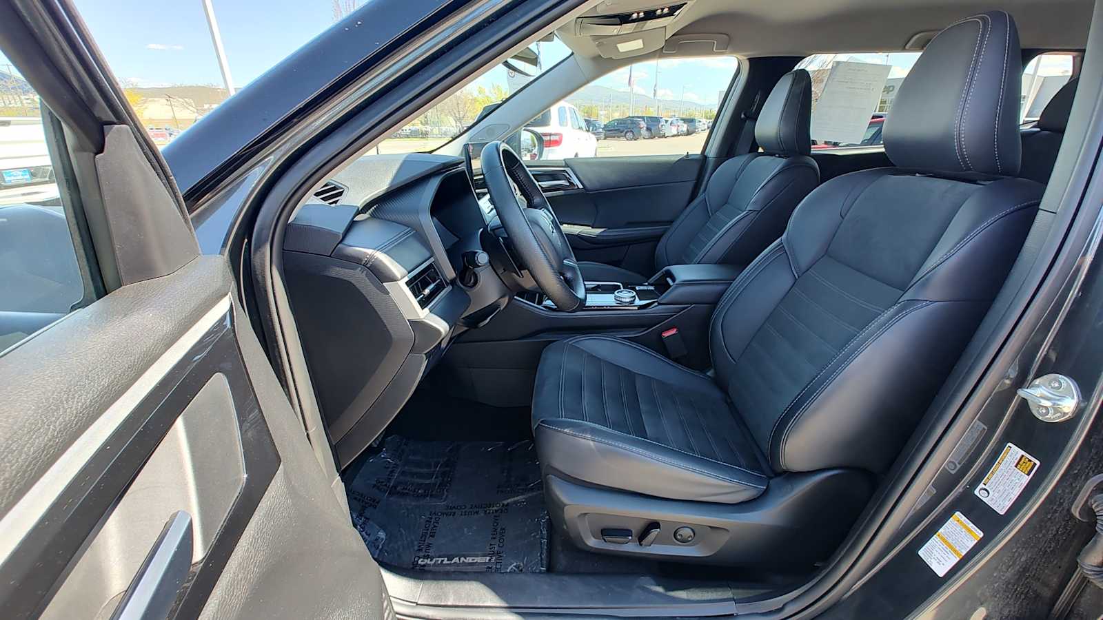 Thumbnail: 2025 Mitsubishi Outlander - 11