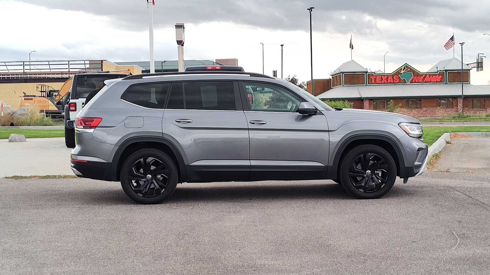 Thumbnail: 2023 Volkswagen Atlas - 26