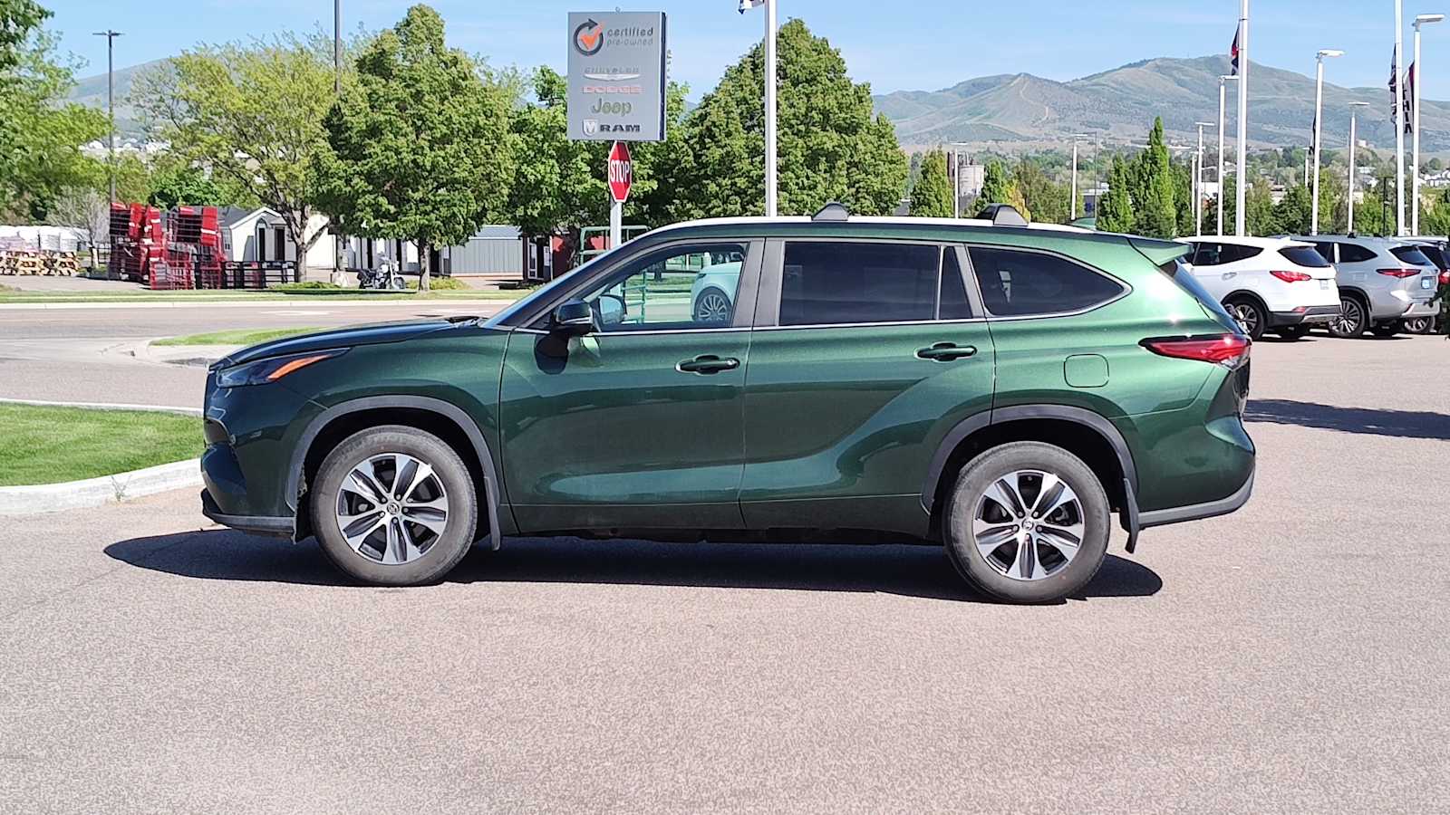 Thumbnail: 2023 Toyota Highlander - 3