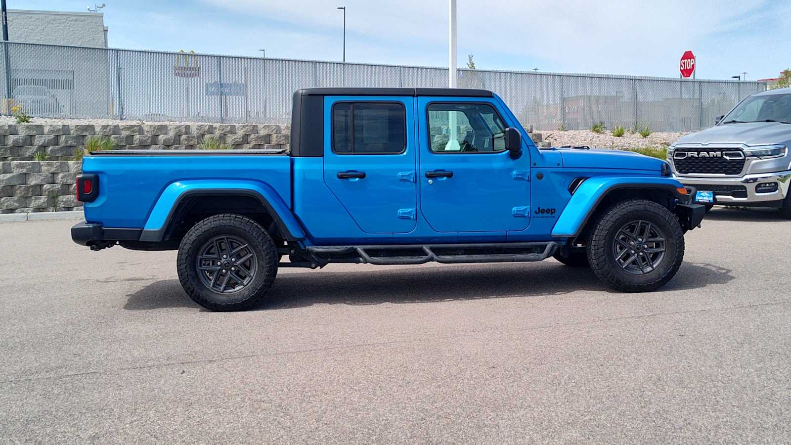 Thumbnail: 2024 Jeep Gladiator - 23