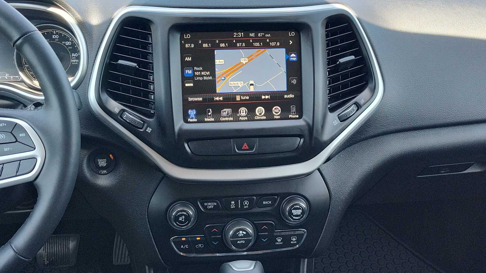 Thumbnail: 2017 Jeep Cherokee - 16