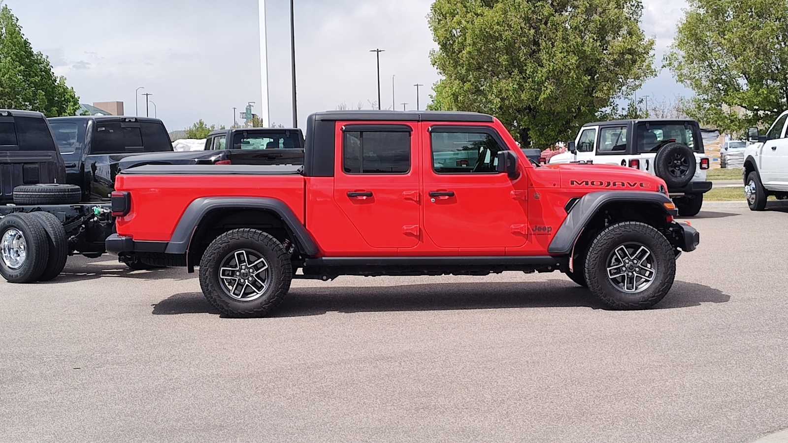 Thumbnail: 2024 Jeep Gladiator - 25