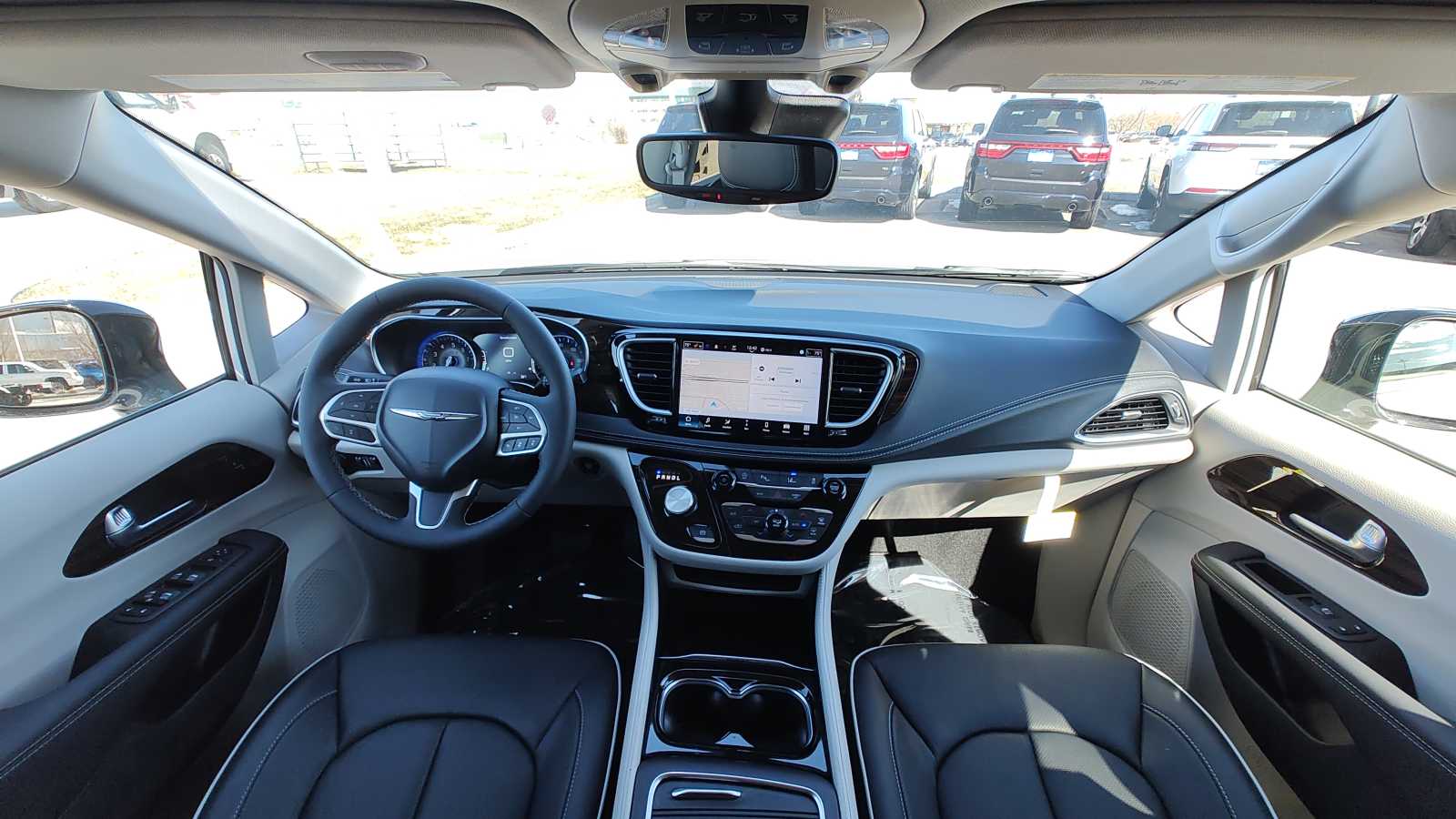 Thumbnail: 2024 Chrysler Pacifica - 10