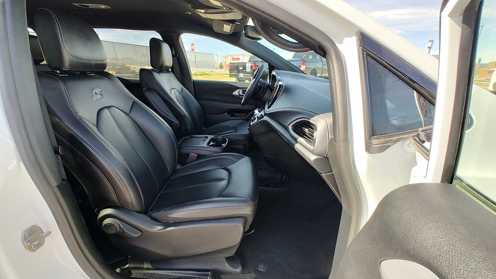 Thumbnail: 2024 Chrysler Pacifica - 14